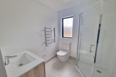 Photo of property in 6/233 Great North Road, Henderson, Auckland, 0612