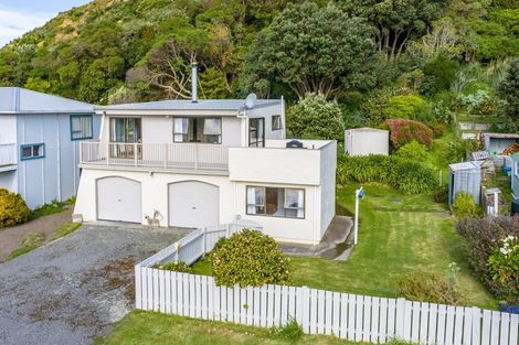 Photo of property in 72 Lake Ferry Road, Lake Ferry, Featherston, 5772