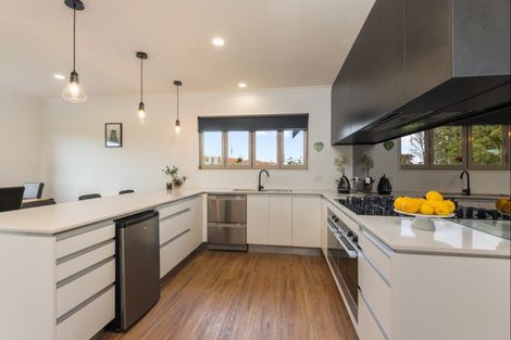 Photo of property in 72 Aranui Road, Kairanga, Palmerston North, 4475