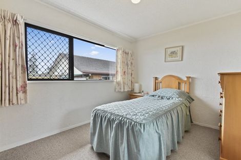 Photo of property in 2/28 Gills Avenue, Papakura, 2110