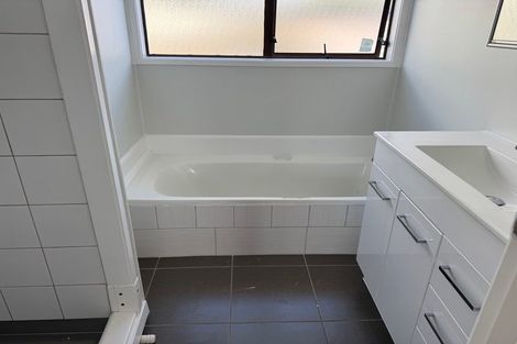 Photo of property in 3 Fiesta Drive, Half Moon Bay, Auckland, 2012