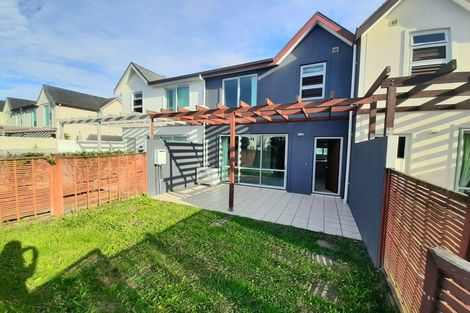 Photo of property in 9b Clearwater Cove, West Harbour, Auckland, 0618