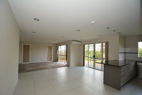 Photo of property in 5a Graham Avenue, Te Atatu Peninsula, Auckland, 0610