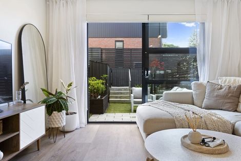 Photo of property in 22 Hoopers Road, Glen Eden, Auckland, 0602