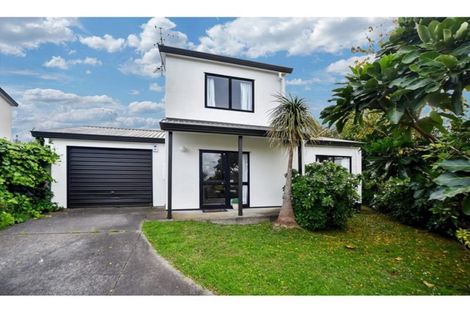 Photo of property in 2/16 Ebony Place, Massey, Auckland, 0614