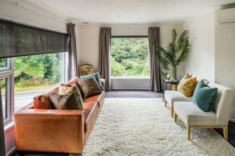 Photo of property in 52 Grays Road, Plimmerton, Porirua, 5026