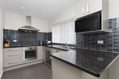 Photo of property in 22 Glennandrew Drive, Half Moon Bay, Auckland, 2012