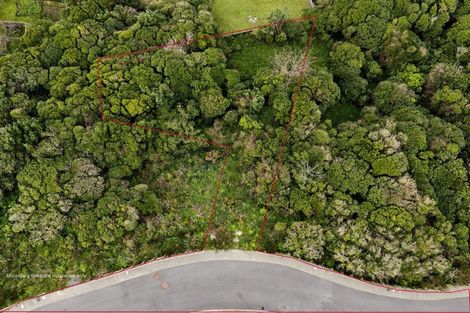 Photo of property in 13 Ara Paekawakawa, Island Bay, 6023