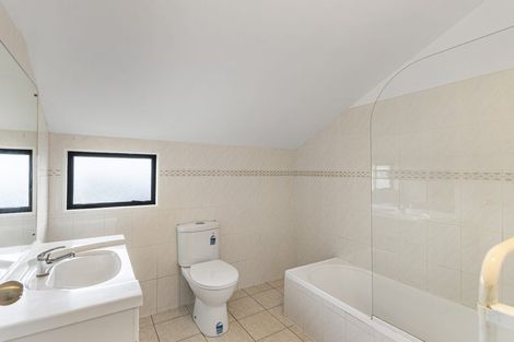 Photo of property in 2/14 Mossop Rise, Glenfield, Auckland, 0629