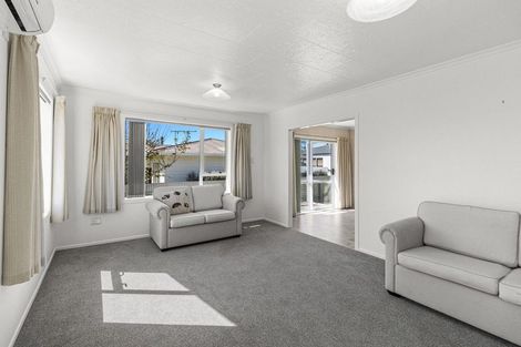 Photo of property in 20-20a Huatoki Street, Vogeltown, New Plymouth, 4310