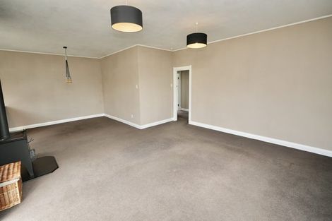 Photo of property in 27 Milverton Avenue, Hokowhitu, Palmerston North, 4410