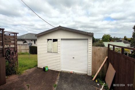 Photo of property in 25 Kirrie Avenue, Te Atatu South, Auckland, 0610