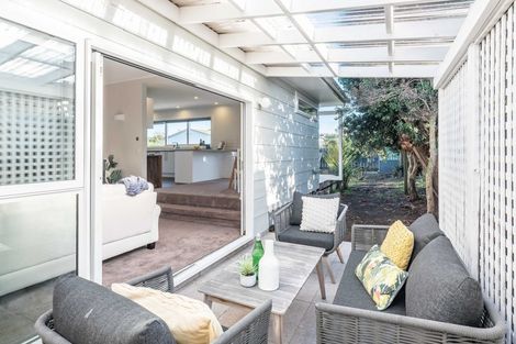 Photo of property in 9 Nugget Grove, Raumati Beach, Paraparaumu, 5032