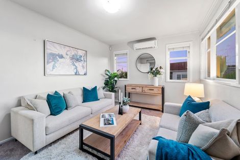 Photo of property in 1/50 Sylvan Avenue, Northcote, Auckland, 0627