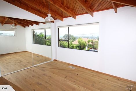 Photo of property in 2/162 East Coast Road, Forrest Hill, Auckland, 0620