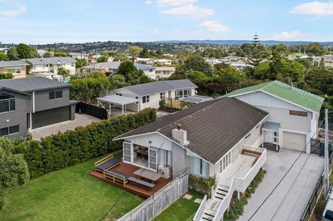 Photo of property in 1/16 Stanley Road, Glenfield, Auckland, 0629