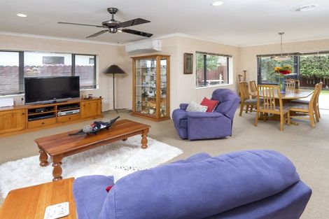 Photo of property in 10 Shankill Place, East Tamaki, Auckland, 2013