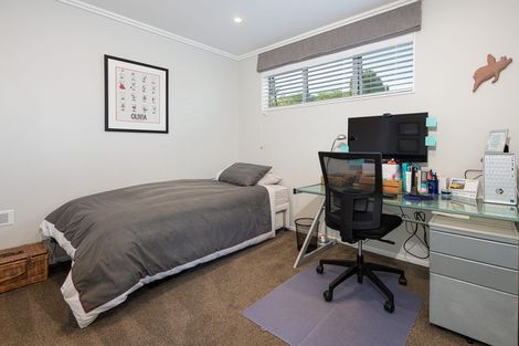 Photo of property in 3a Rossmore Terrace, Murrays Bay, Auckland, 0630