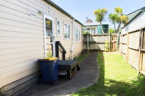 Photo of property in 11 Woodvale Road, Glen Eden, Auckland, 0602