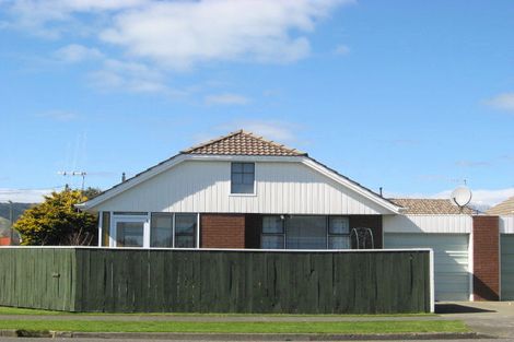Photo of property in 60 Queenwood Road, Levin, 5510