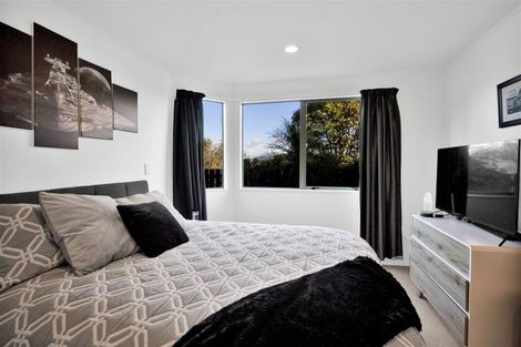 Photo of property in 3a Hillcrest Street, Glen Avon, New Plymouth, 4312