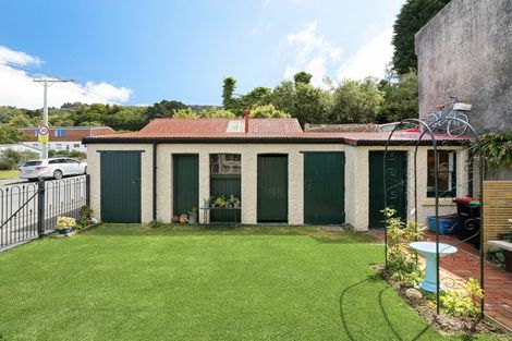 Photo of property in 247 Ravensbourne Road, Ravensbourne, Dunedin, 9022