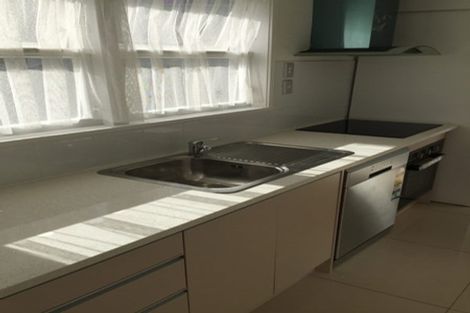 Photo of property in 21 Edgewater Drive, Pakuranga, Auckland, 2010