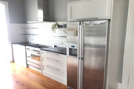 Photo of property in 25 Cameron Road, Bluff Hill, Napier, 4110