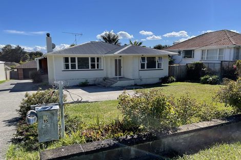 Photo of property in 15 Cliff View Drive, Green Bay, Auckland, 0604