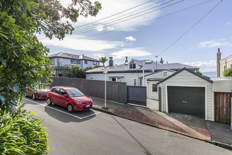Photo of property in 10 Wesley Road, Kelburn, Wellington, 6012