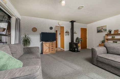 Photo of property in 1/42 Frank Evans Place, Henderson, Auckland, 0610