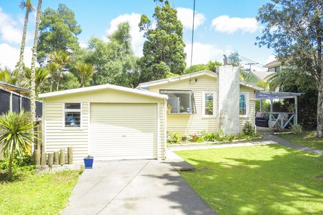 Photo of property in 25 Hollywood Avenue, Titirangi, Auckland, 0604