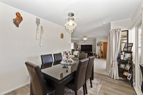 Photo of property in 2/5 Spring Grove, Henderson, Auckland, 0612