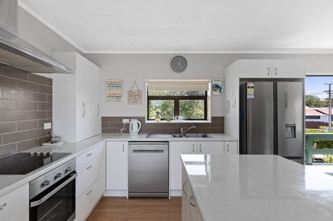 Photo of property in 21 Red Beach Road, Red Beach, 0932