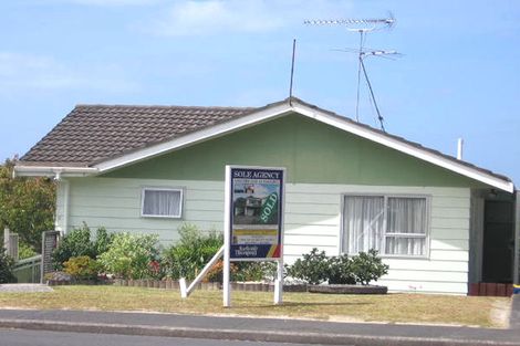 Photo of property in 13 Celeste Place, Totara Vale, Auckland, 0627