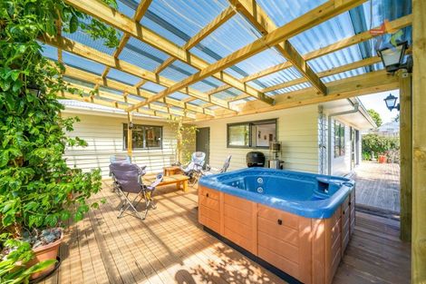 Photo of property in 1a Peel Place, Wainuiomata, Lower Hutt, 5014