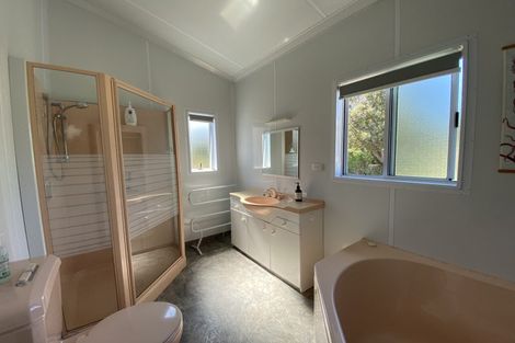 Photo of property in 1110 Abel Tasman Drive, Ligar Bay, Takaka, 7183