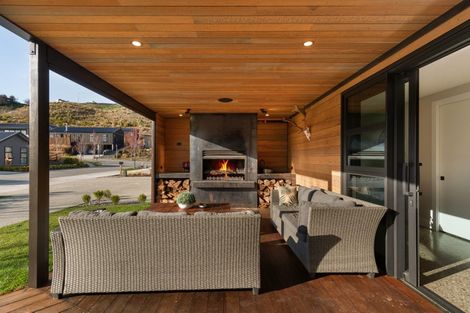 Photo of property in 2 Brodie Avenue, Arrowtown, 9302