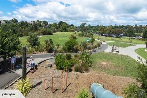 Photo of property in 1/41 Exmouth Road, Northcote, Auckland, 0627