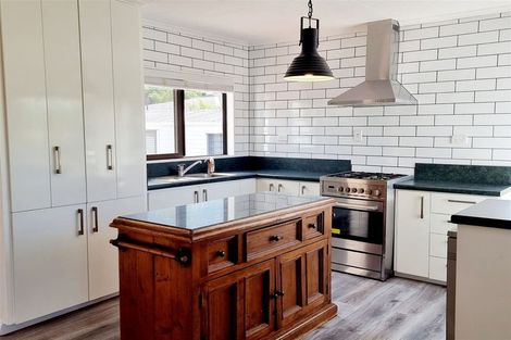 Photo of property in 21 Oxford Street, Picton, 7220