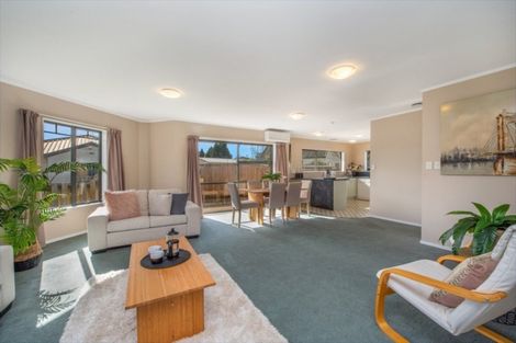 Photo of property in 17 Mews Place, Forest Lake, Hamilton, 3200