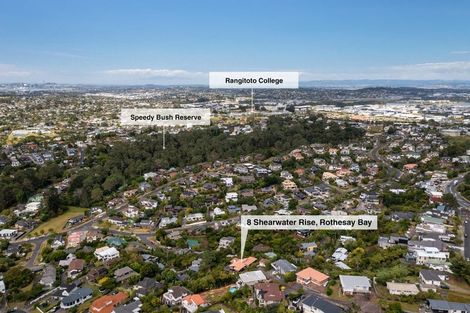 Photo of property in 8 Shearwater Rise, Rothesay Bay, Auckland, 0630