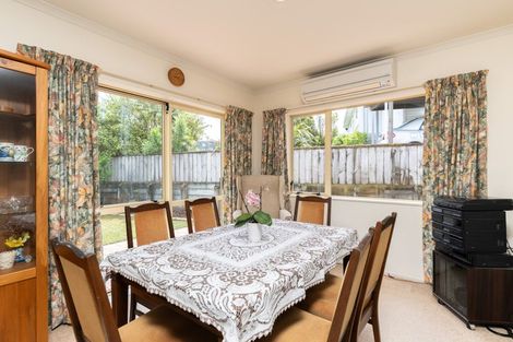 Photo of property in 1b Kereru Bend, Tawa, Wellington, 5028