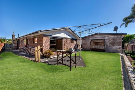 Photo of property in 6 Fielding Crescent, Farm Cove, Auckland, 2012