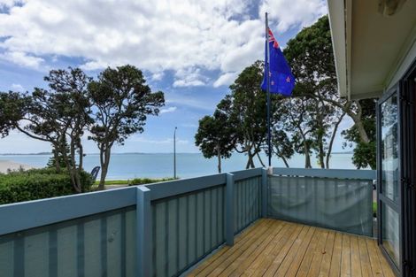 Photo of property in 33 The Esplanade, Eastern Beach, Auckland, 2012