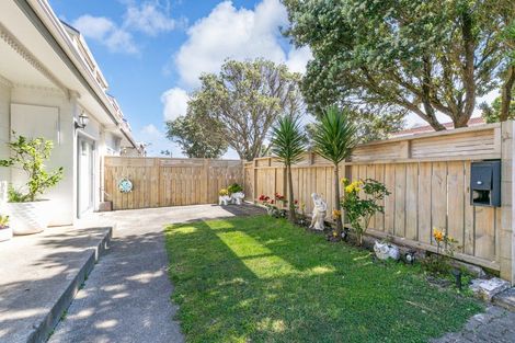 Photo of property in 44 Akaroa Drive, Maupuia, Wellington, 6022