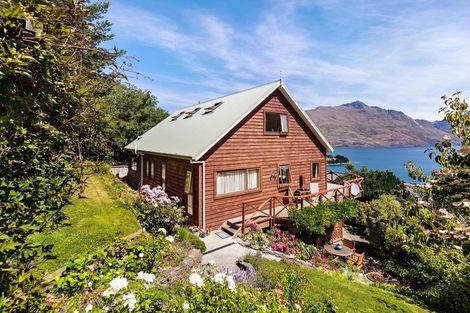 Photo of property in 15 Belfast Terrace, Queenstown, 9300