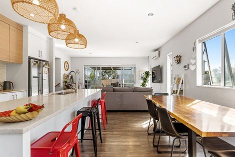 Photo of property in 33 Kaipuke Crescent, Gulf Harbour, Whangaparaoa, 0930