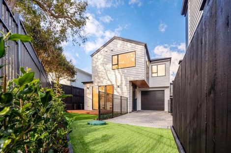 Photo of property in 12e Gordon Avenue, Milford, Auckland, 0620