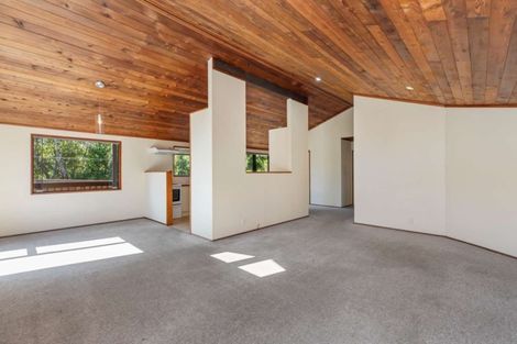 Photo of property in 2/11 Firle Place, Green Bay, Auckland, 0604